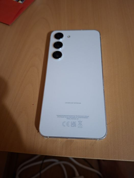 Продавам Samsung s23 бял