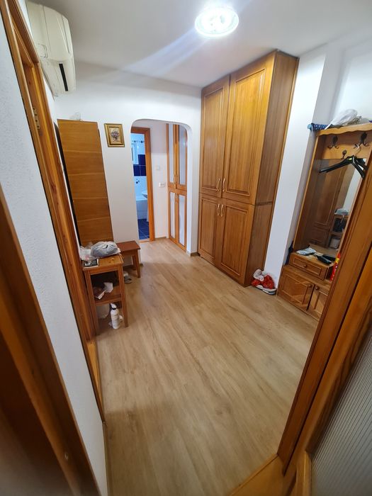 Vind 2camere decomandate et2