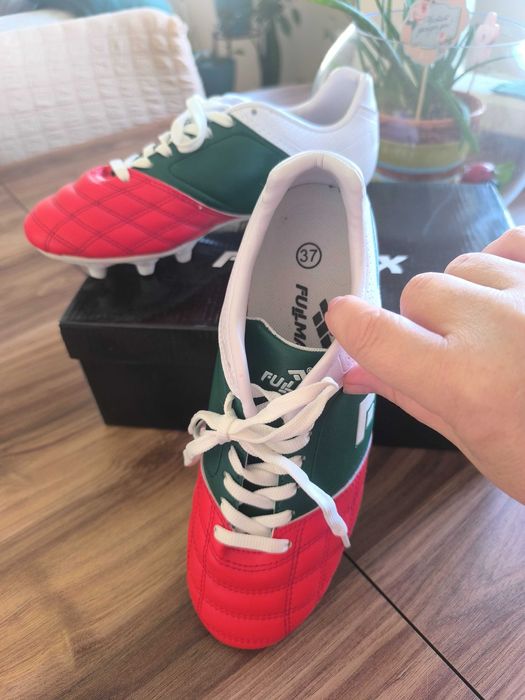 Чисто нови бутонки 37 номер