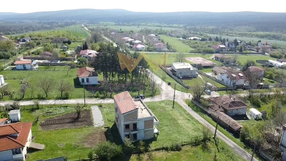 Продава се Къща в с. Юнец, Област Варна - 400 кв.м за 325 €/кв.м - Снимка #1