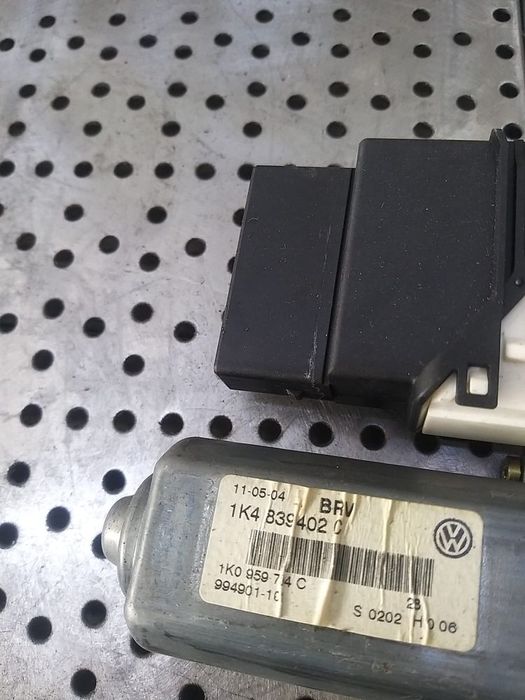 Motoras macara dreapta spate vw golf 5 1k 1k4 839402c 1k0959704c 994901101 997755101
