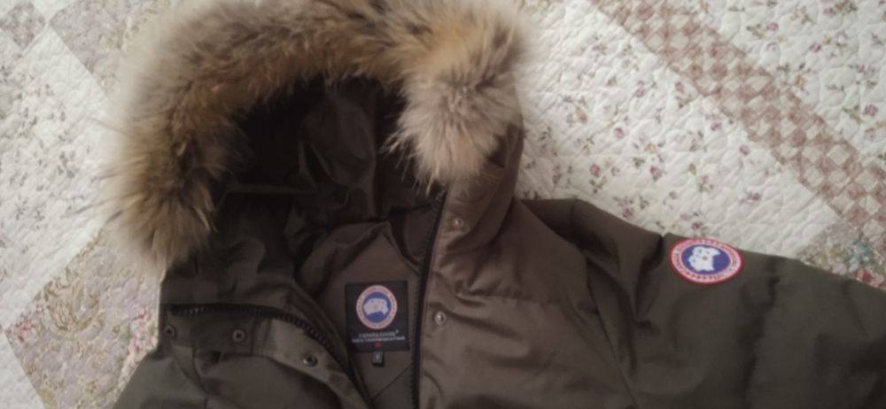 Пуховик  Canada Goose
