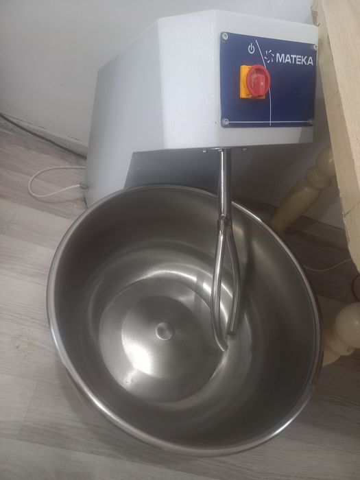 Газ печь ,миксер,таба,мясорубка сатылады