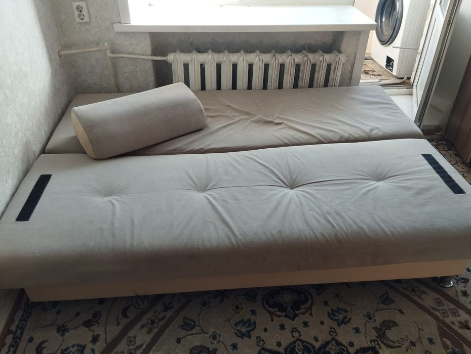 диван раскладной с двумя подушкой