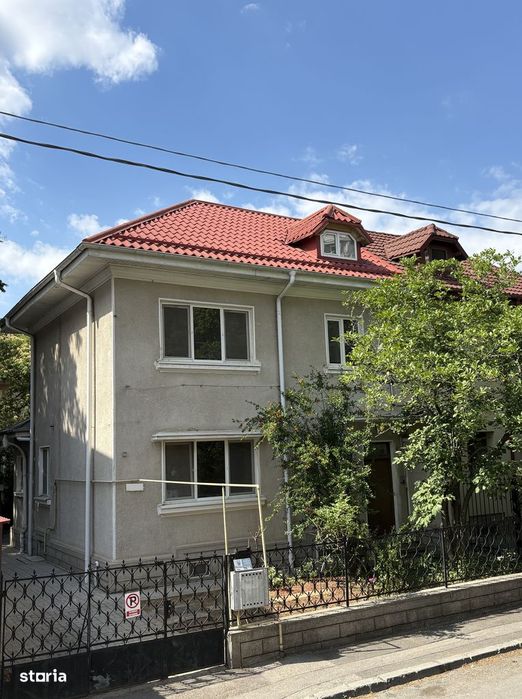 Vila 8 camere in cartier exclusiv de vile, bd Decebal