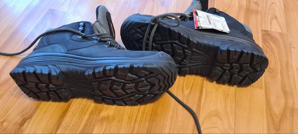 Bocanci piele, marime 42, noi, cu eticheta