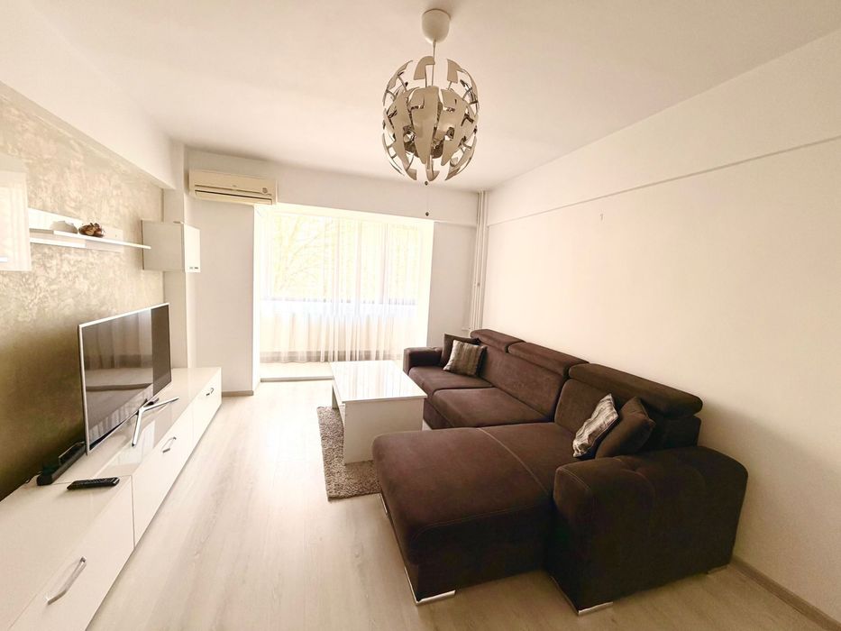 Inchiriez apartament 2 camere ultracentral ( direct proprietar)