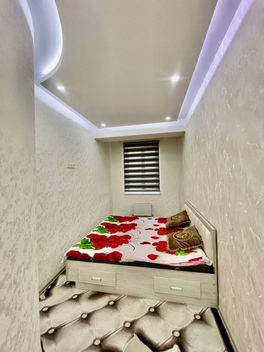 Farxod bozori yonida kvartira bor srichna