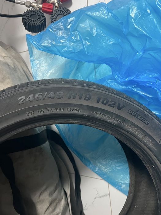 Продам шины 245/40/19 всесезонка, лепучка
