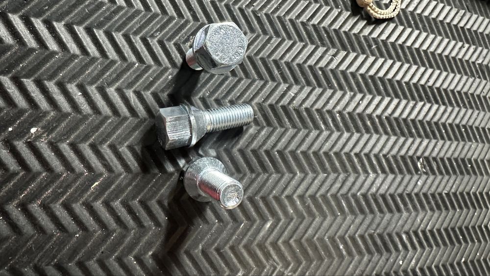 Surub roata prezon m12x1,5x28mm noi