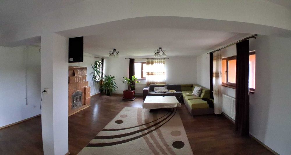 Casa P+M construita intr-o oaza de verdeata , departe de zgomotul orasului