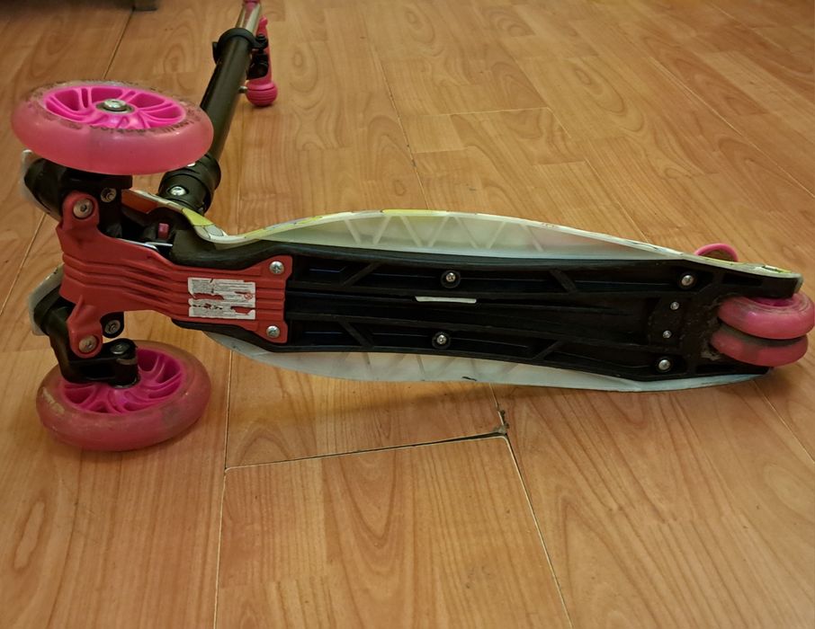 Велосипед и тротинетка .