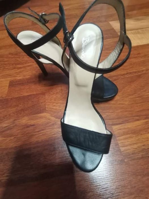 Дамски обувки номер 40 и 38