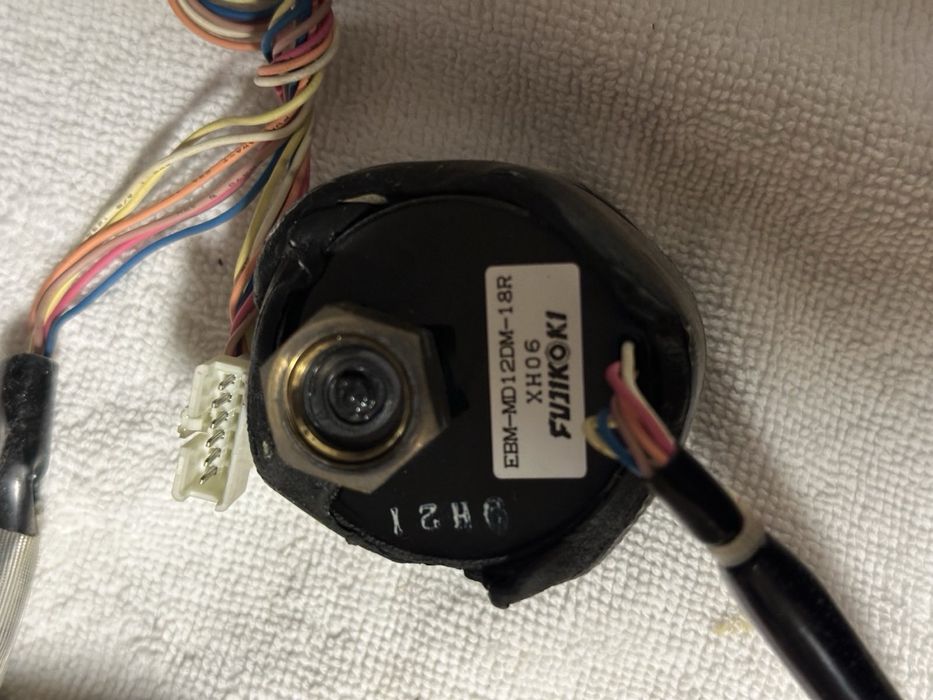 Платки, моторчета, датчици и стенно дистанционно за VRV клим. Системи