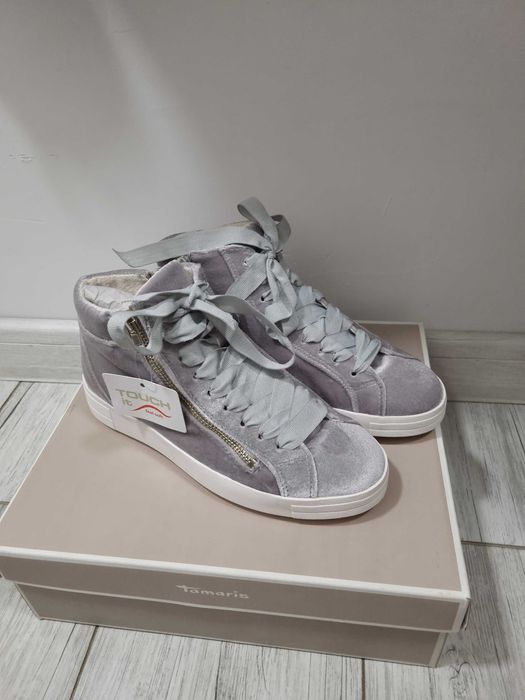 Нови плюшени кецове