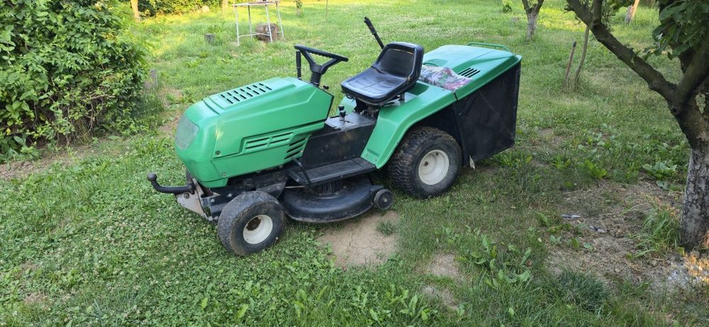 Tractoras tuns iarba