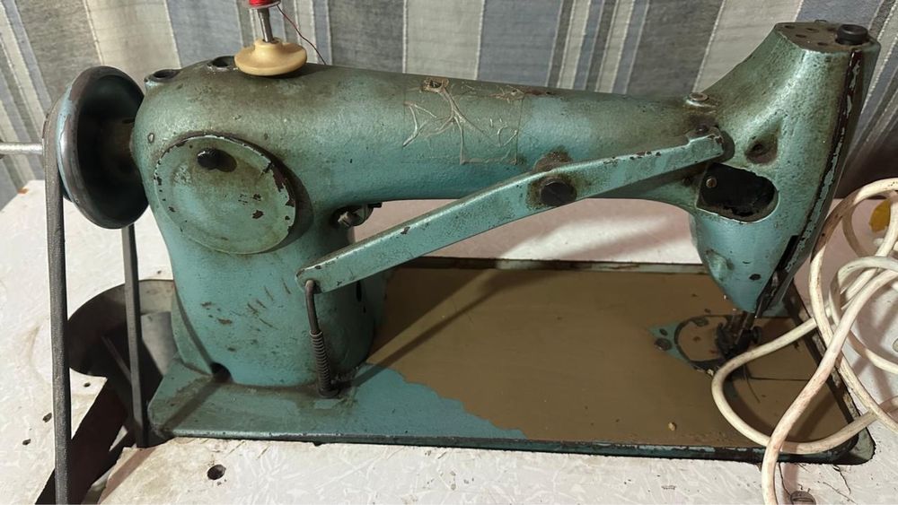 Прмышленная швейная машинка