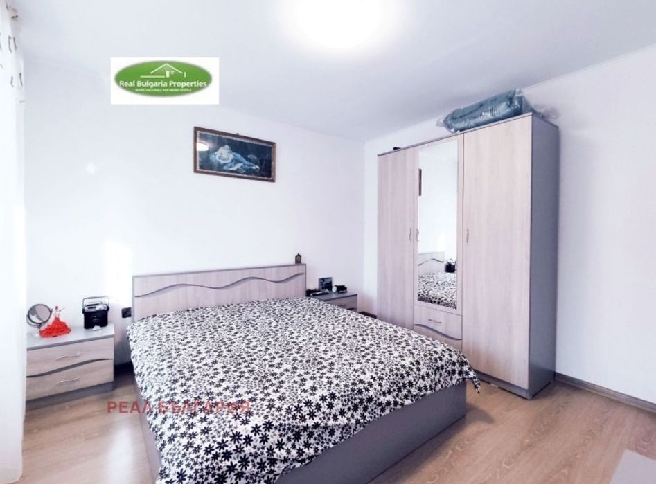 Продава се Двустаен апартамент в Русе, Център - 62 кв.м за 1257 €/кв.м - Снимка #2