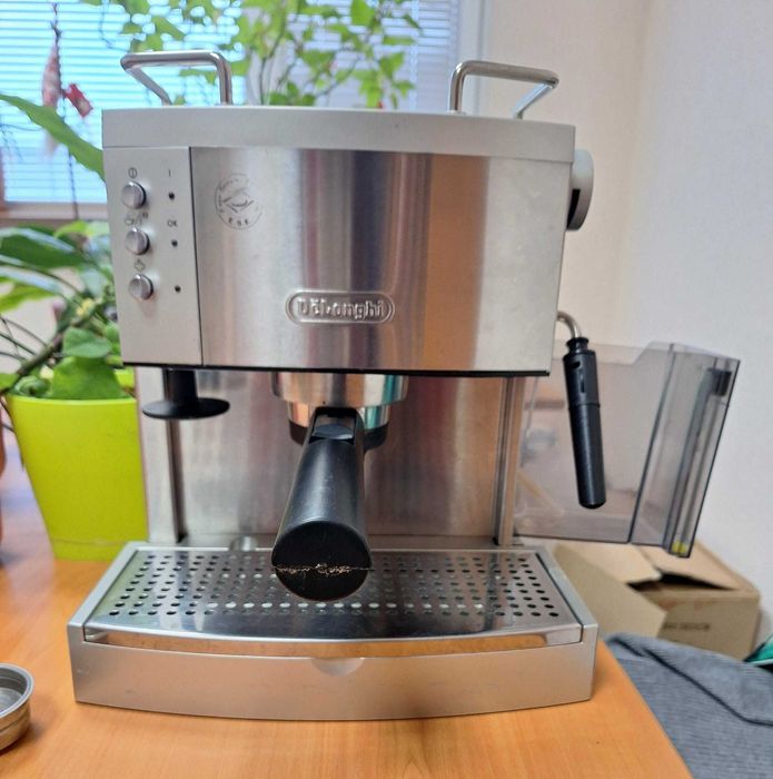 Кафемашина еспресо Delonghi