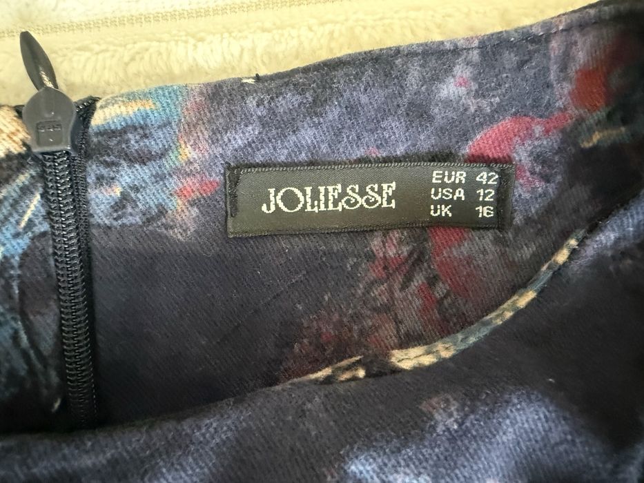 Платье женское, плотная ткань, размер 42.