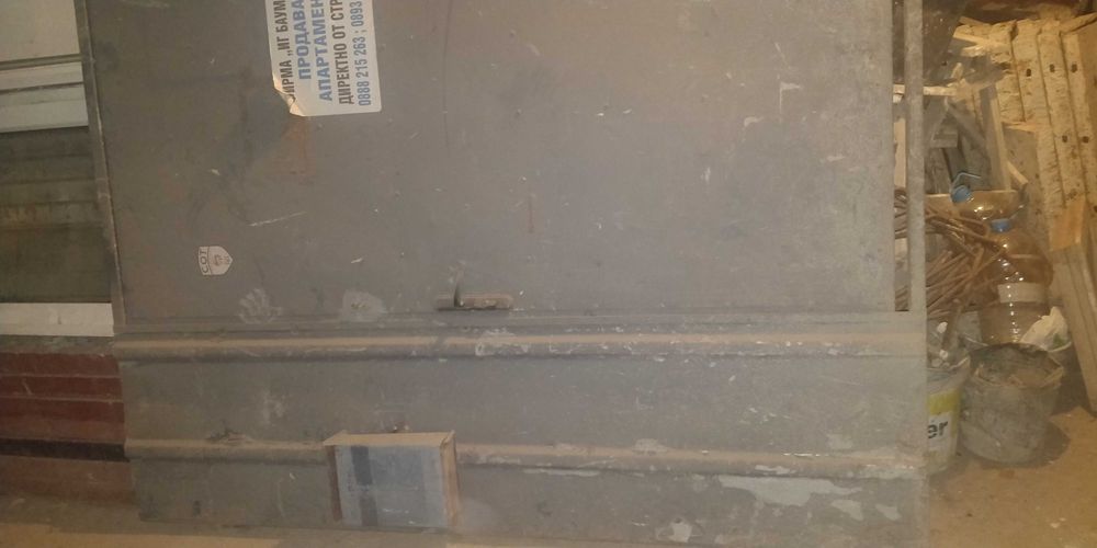 Временна метална ограда на строеж