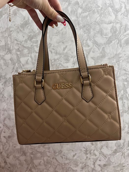 Дамска чанта Guess и Дамска чанта Paul Costelloe от естествена кожа