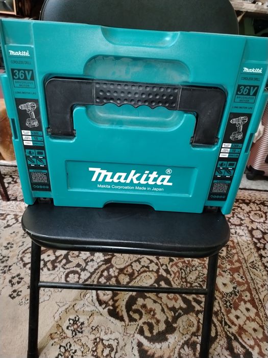 Профсвам винтоверт Makita, чисто нов, с ъс две батерии
