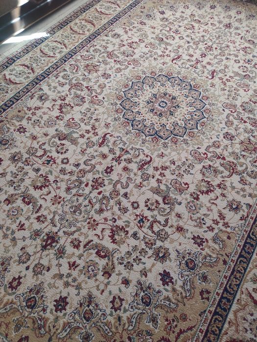 Продаётся палас в хорошем состоянии