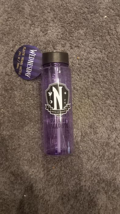 Комплект Wednesday сако, значка,чантичка и бутилка