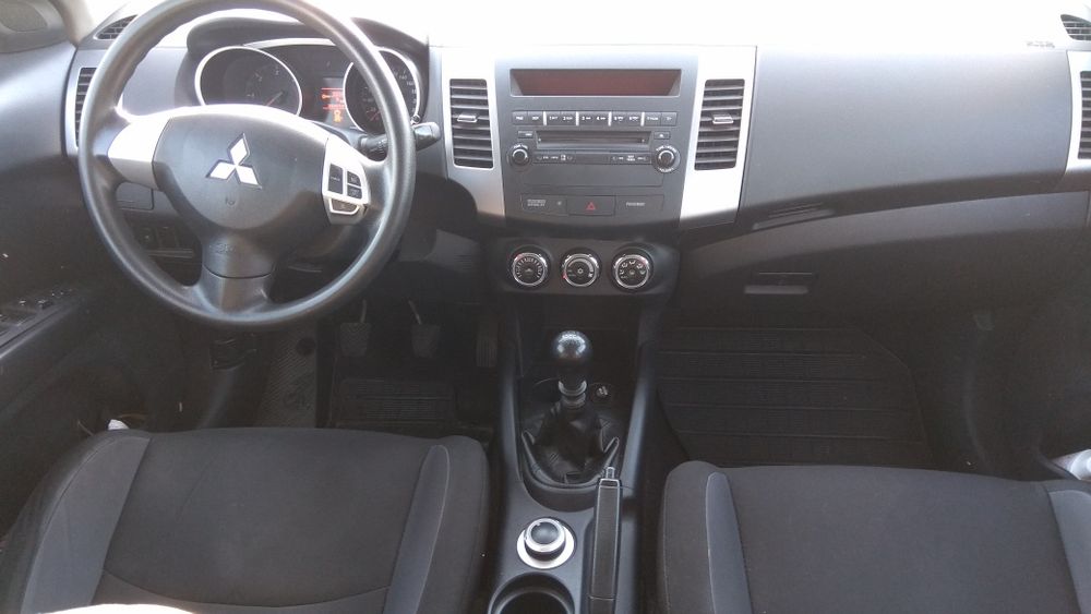 Vând Mitsubishi Outlander 4x4