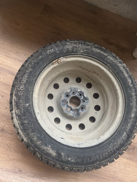 Продам зимние шины с дисками