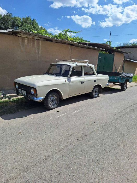 Москвич 412 с прицепом.