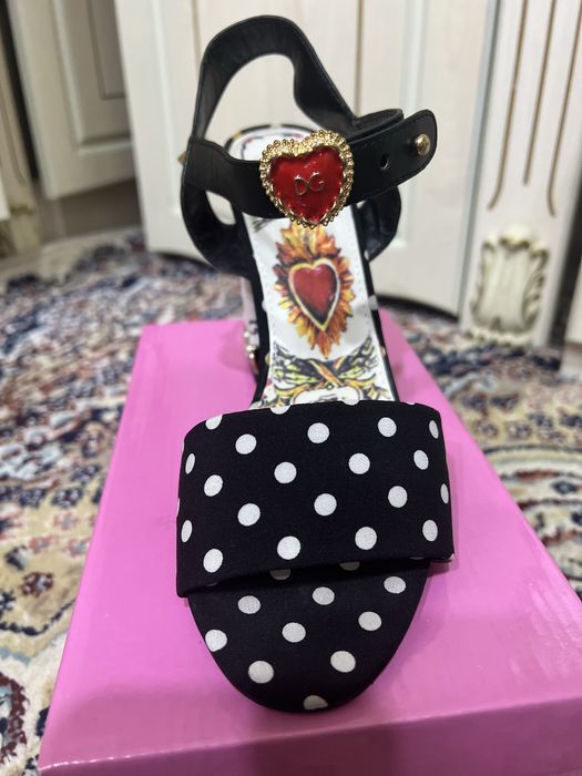 DG brendidan fotosesiyaga bir marta kiyilgan