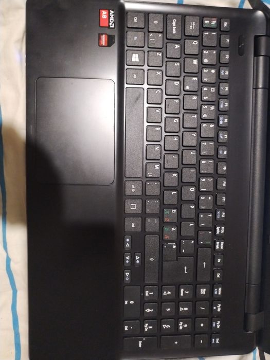 Laptop Acer Aspire E5-521G