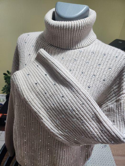 Дамски пуловер ( бежов с камъни)