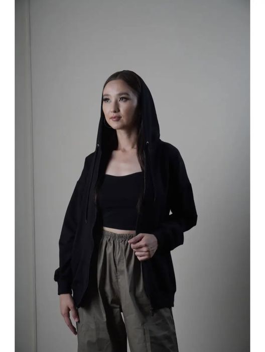 продам кофту зипку