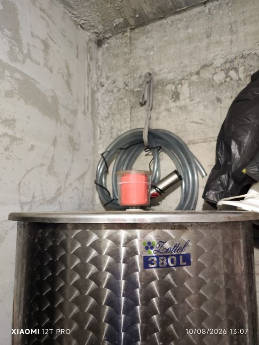 Vand Cisterna inox alimentar (18/10) 380 L pt fermentare/pastrare vin fund inclinat 3 robineti