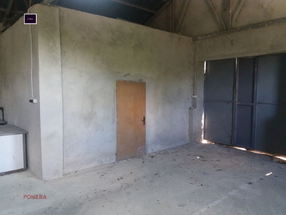 Склад в Варна, област-с.Левски площ 874 цена 184900