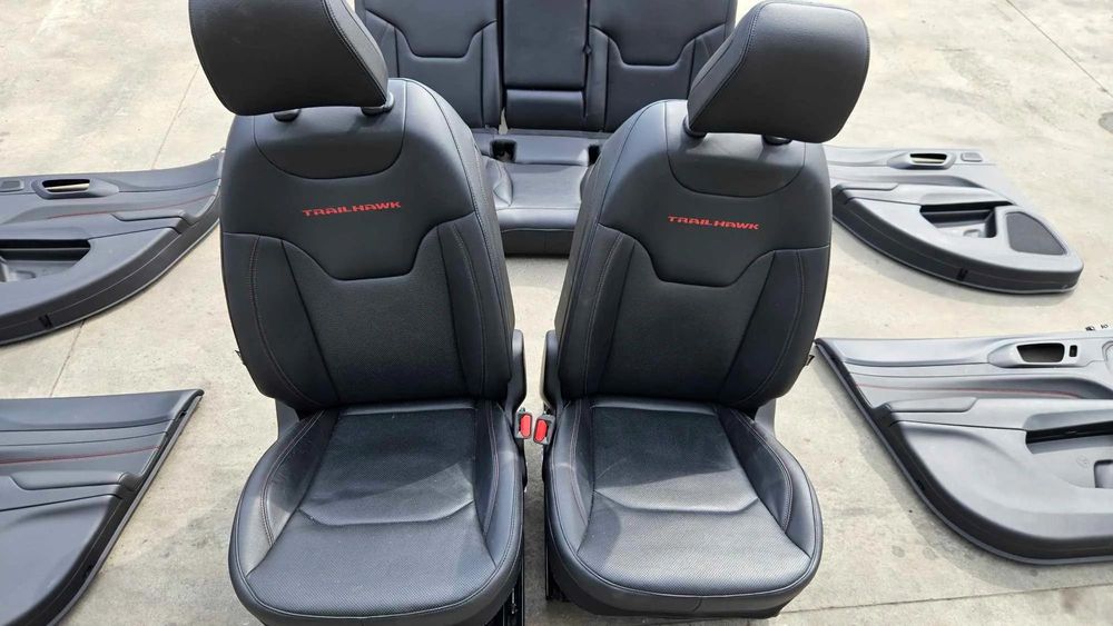 Interior trailhawk full electric jeep compass 2 facelift dupa 2020