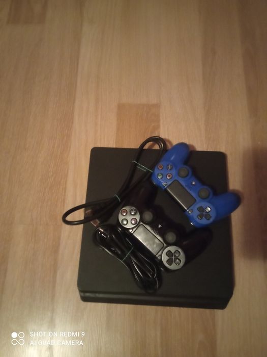 Продавам ps.4 в отлично състояние. Включва два оригинални  джойстика.