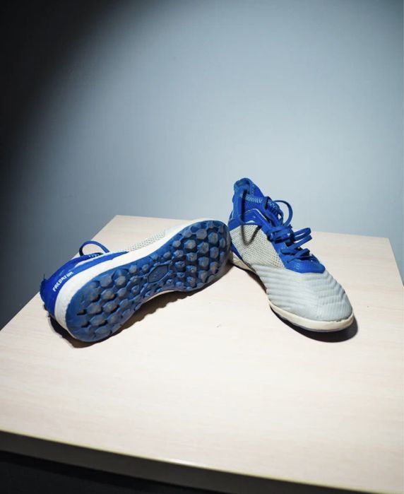 Футбольные кроссовки / 38 размер