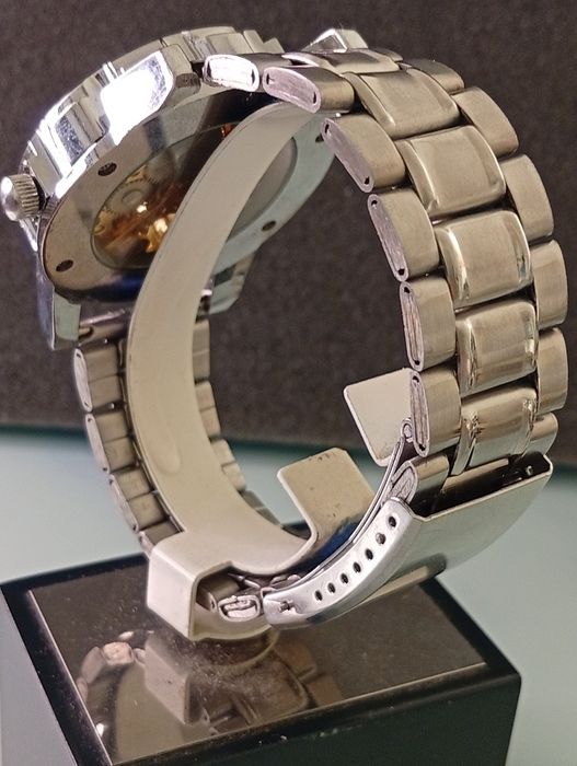 Руски ръчен механичен часовник .