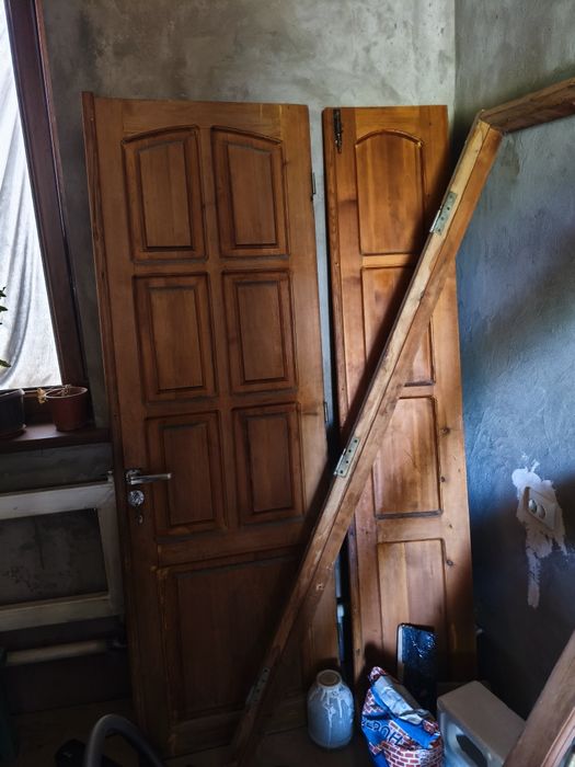 Продается Дверь порадная деревянная