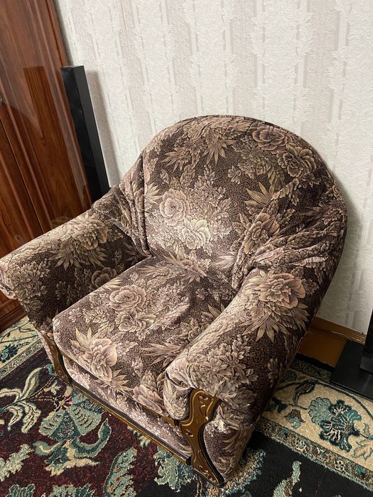 Продам диван и два кресла!!