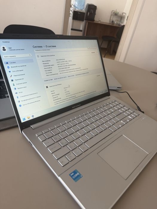 Asus vivobook core i3/8/256