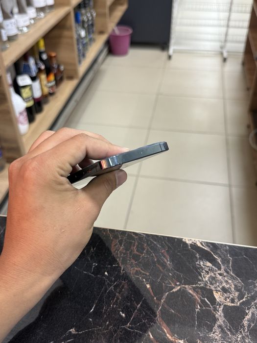 iphone 12 pro в средним состояний