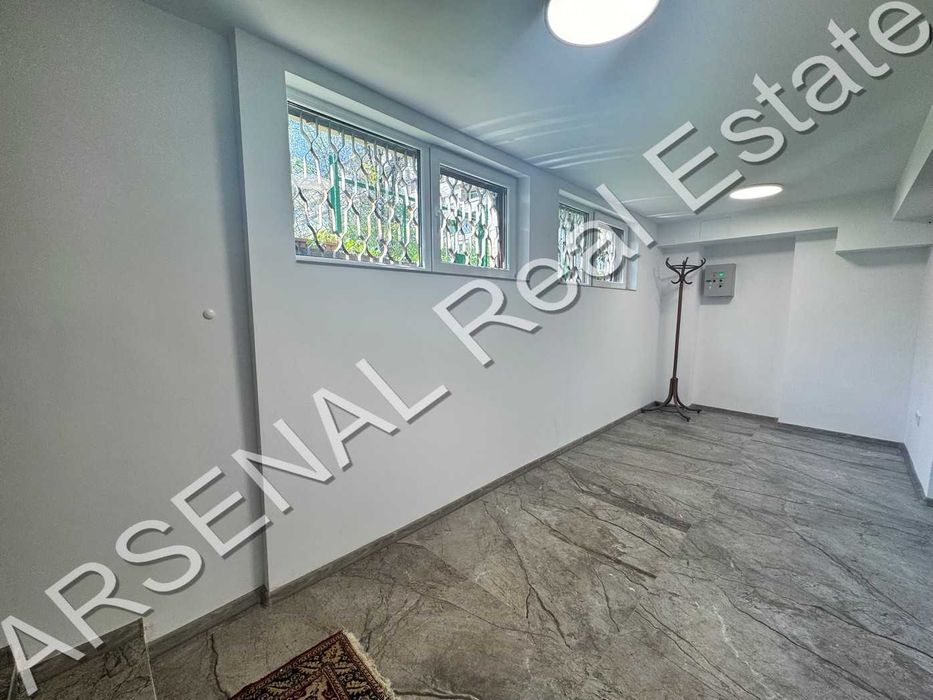Дава се под наем Офис в София, Иван Вазов - 90 кв.м за 648.21 € - Снимка #1