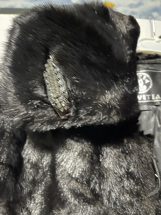 Шубка- искуственная, Зима. Очень теплая.