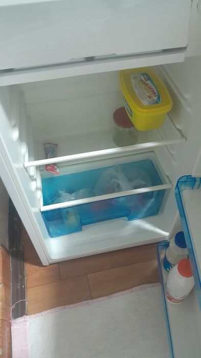 Холодилник новый  большой  ест маленький