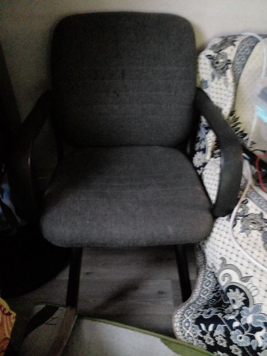 Два стула отдаю вместе за 4000 вместе